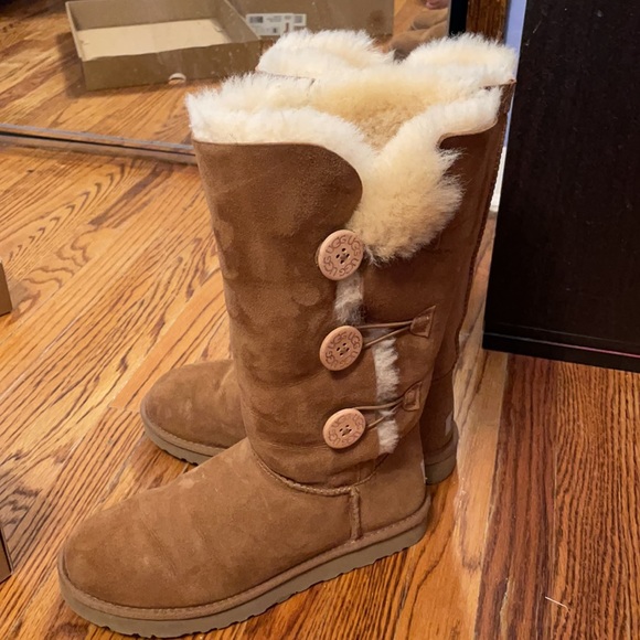 Once worn tall Ugg’s - Picture 4 of 4